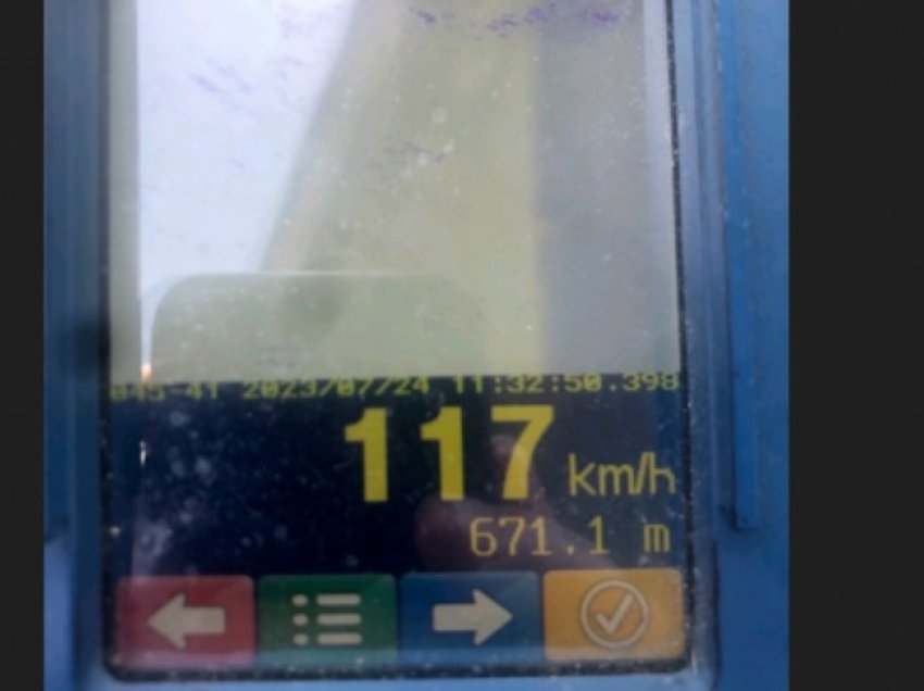 Voziti 117 k/h në zonën ku kufizimi ishte 50km/h, e pëson keq nga policia i riu në Ferizaj