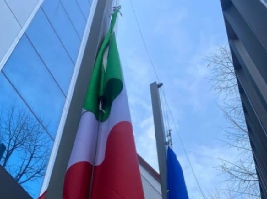 ​Ambasada e Italisë reagon pas kërcënimeve ndaj policëve të rinj serbë në Kosovë