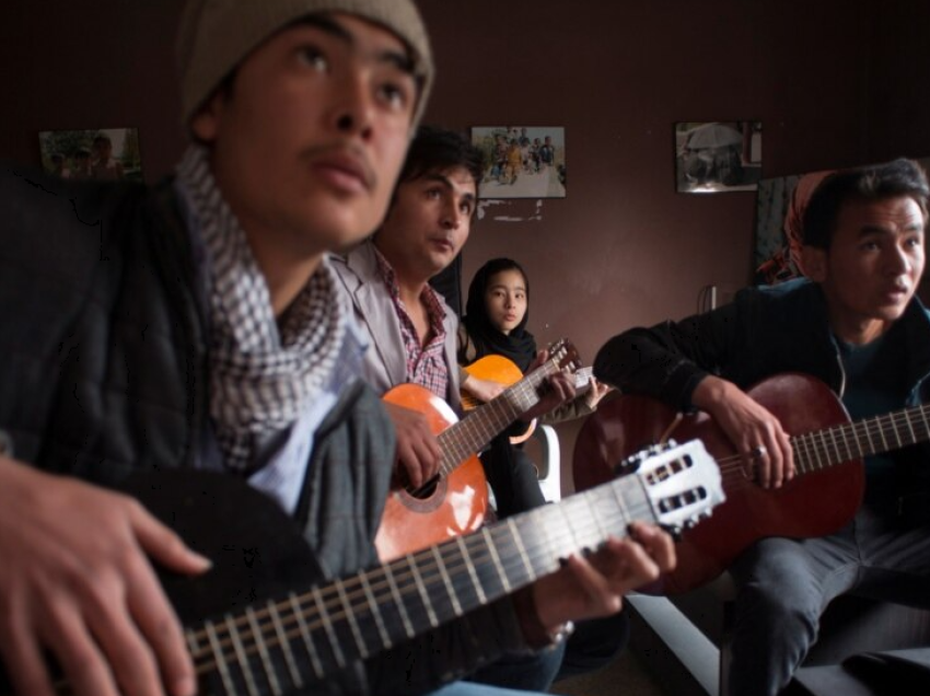 Talibanët djegin instrumentet muzikore në perëndim të Afganistanit
