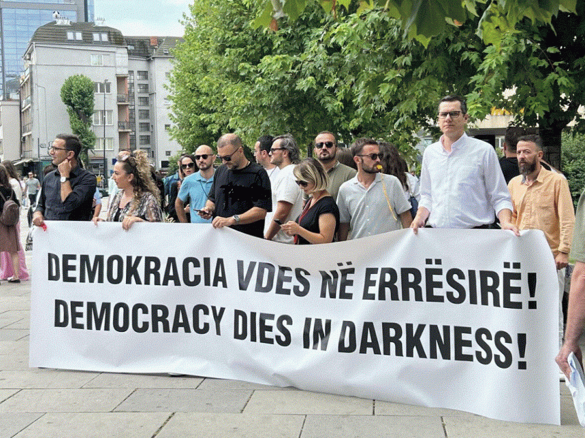 Nis protesta për mbështetjen e Klan Kosovës