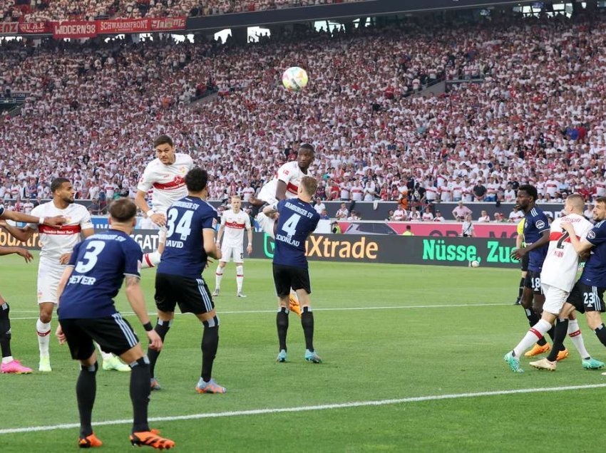 Stuttgart fiton bindshëm ndeshjen e parë të play-aut-it