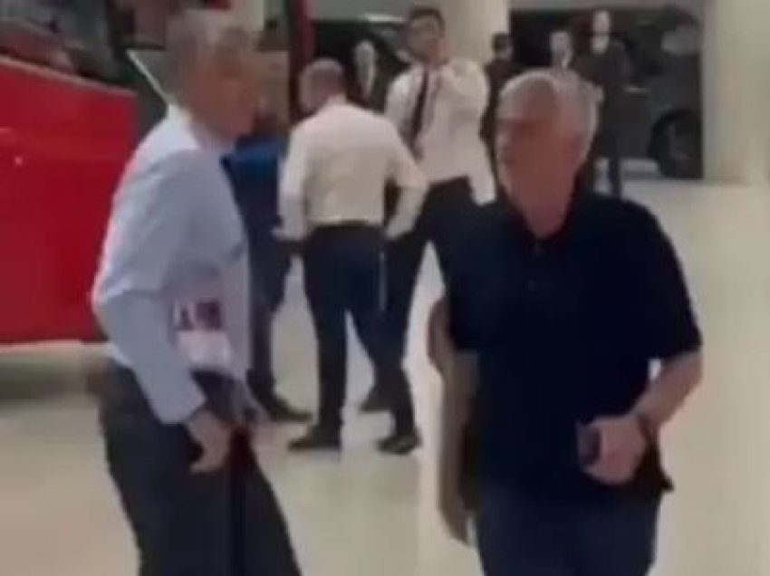 Mourinho iu vërsul arbitrave në parkingun e stadiumit