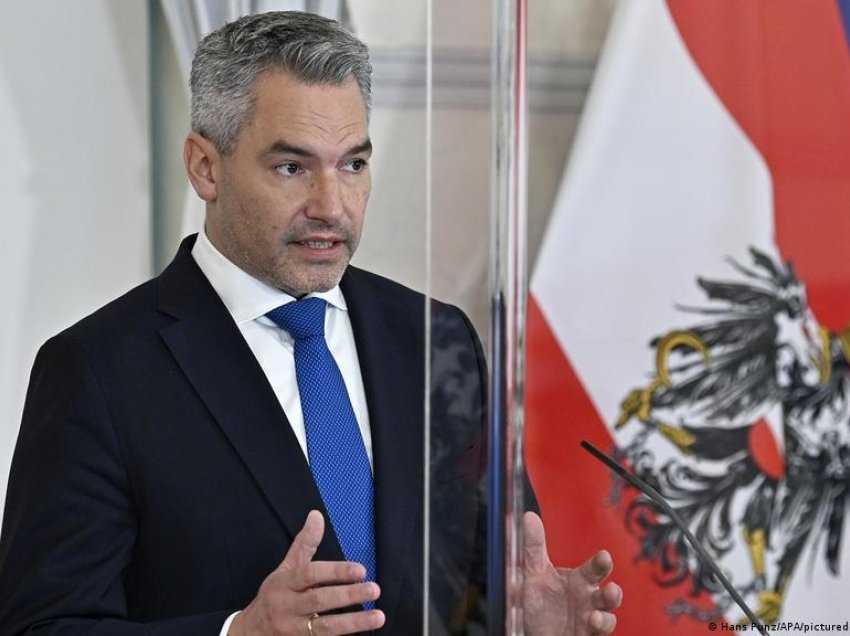 Kancelari austriak: Serbia po luan rol të madh në depërshkallëzimin e situatës, por ka nevojë edhe për Kosovën