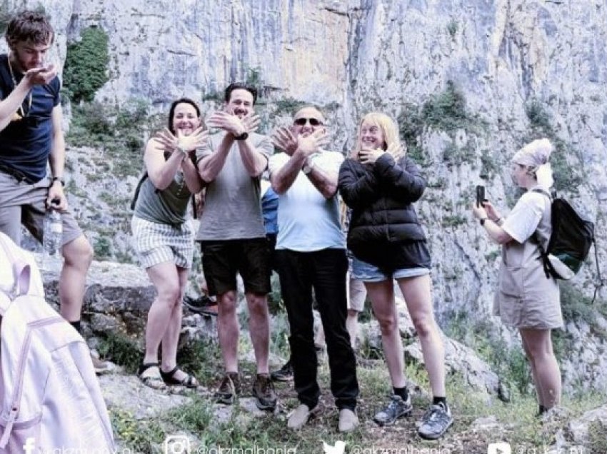 Turistë polakë eksplorojnë Parkun Kombëtar “Mali i Tomorit”