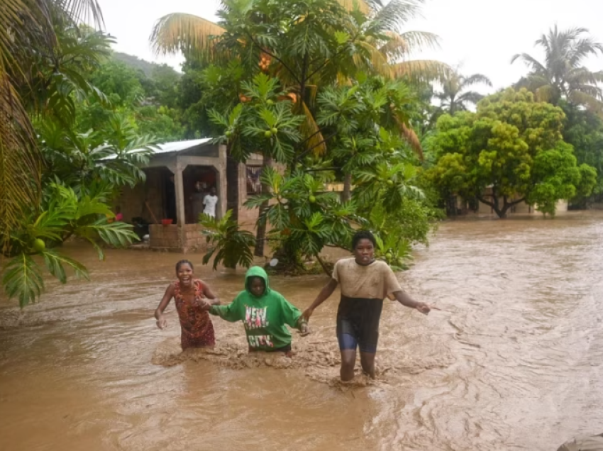 Dhjetëra të vdekur nga përmbytjet në Haiti
