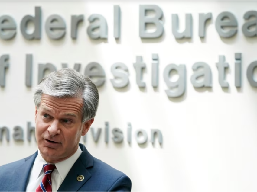Kryetari i Komisionit të Mbikëqyrjes kërcënon ta akuzojë drejtorin e FBI-së për mospërfillje ndaj Kongresit