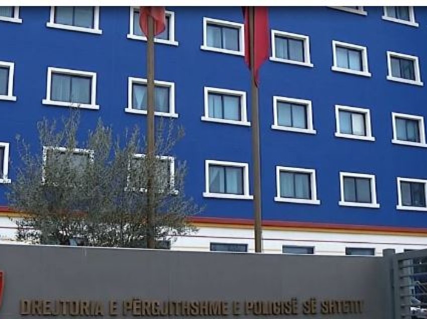 Pranga, armë e fishekë/ Arrestohet 40-vjeçari në Tiranë, hodhi çantën nga dritarja e automjetit pasi… (EMRI)