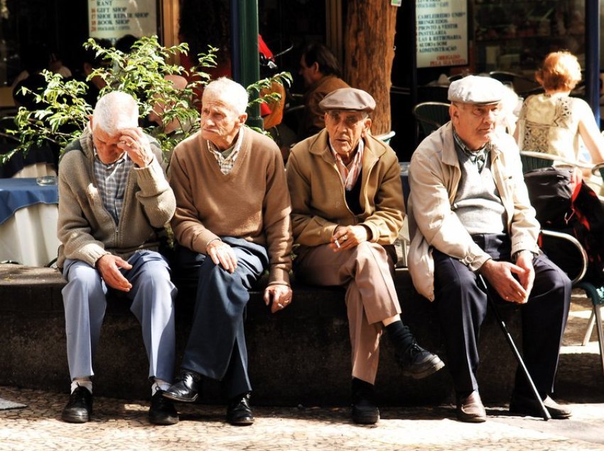 E trishtë/ Shqipëria po plaket, alarmon raporti i INSTAT: 1 në 4 persona është mbi 60 vjeç