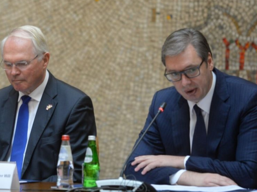 Hill e kritikon ashpër Kurtin, por e lavdëron Vuçiqin: E konsiderojmë partner të mirë