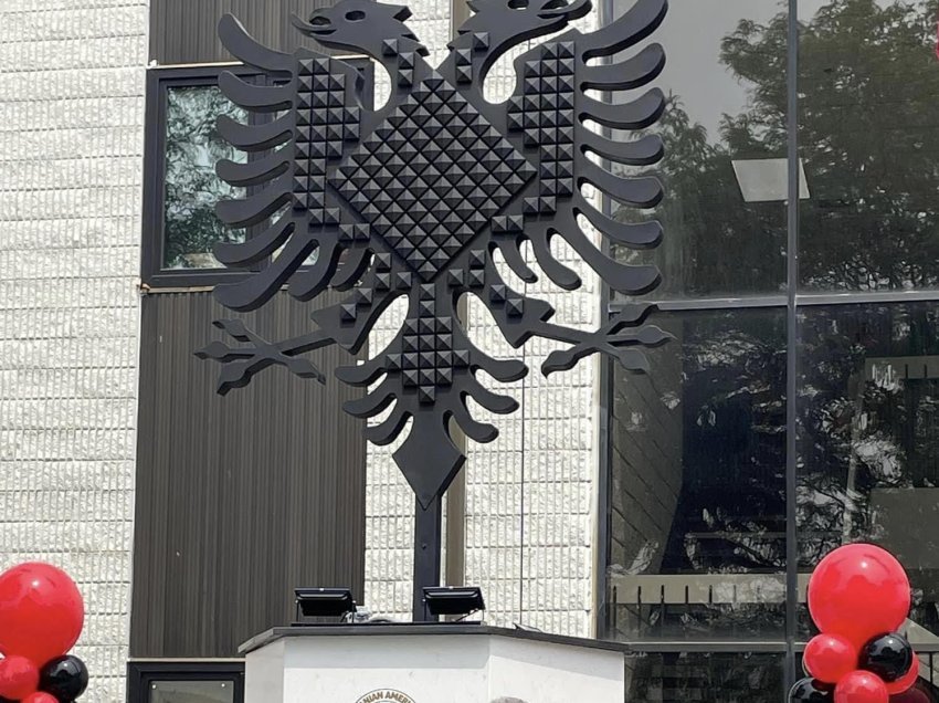 Në Qendrën Kulturore Shqiptaro-Amerikane “Struga në Riverdale”, NJ, u inagurua instalacioni i “Folesë së Shqiponjës”