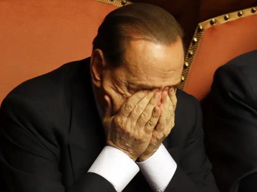 Jeta e shumëpërfolur e ish-kryeministrit të Italisë – disa nga “telashet” më të mëdha me të cilat u përball Silvio Berlusconi