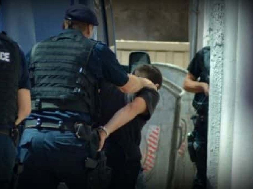 Policia ia zë derën në pikë të mëngjesit, arrestohet prishtinasi që ngacmonte anëtarët e një familje në Lipjan