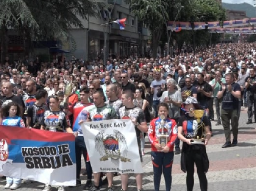 “Drejtësi për Llunen”, serbët marshojnë në Mitrovicë të Veriut