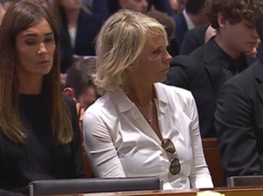 Pse Maria Di Filippi u vesh me të bardha në funeralin e Berlusconit?