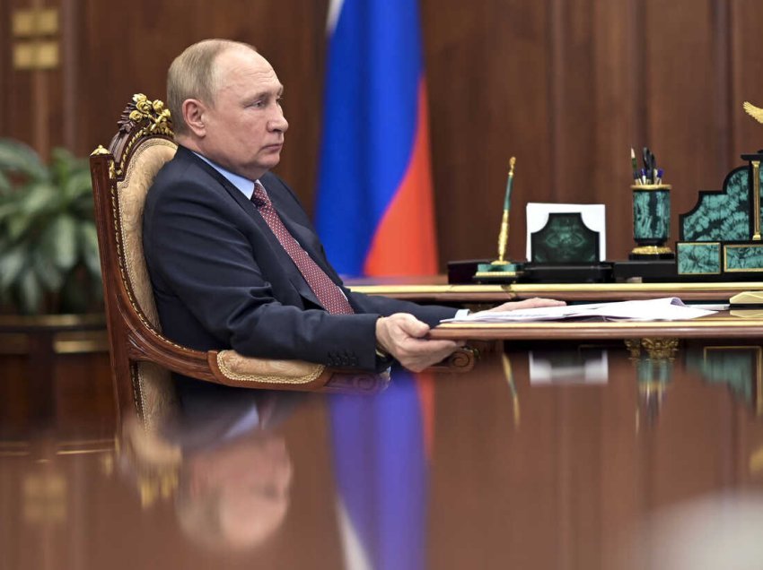 Putin izolon një qytet të tërë dhe shkëput internetin për të mbajtur fjalim, masat drastike që ka marrë për të shpëtuar kokën