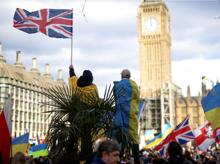 Britania do t’i mbajë asetet ruse të ngrira derisa të kompensohet Ukraina