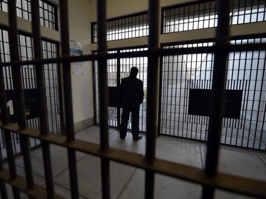 Gazetari del me thirrjen e fortë ndaj autoriteteve: Boll i futët çunat brenda, janë mbushur burgjet plot