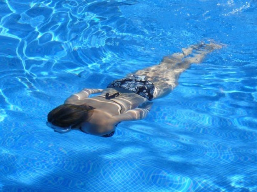 Si ndikon klori i pishinave në trupin tuaj