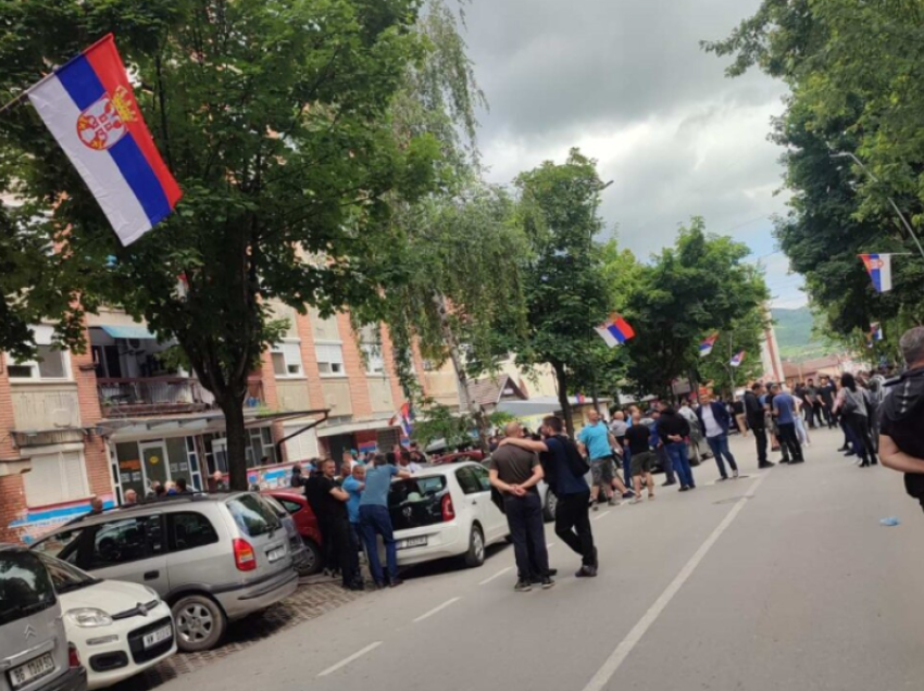 “S’ka pazare”/ Analisti: Kriminelët e Vuçiqit duhet të gjykohen e dënohen dhe këtu të mbajnë dënimin