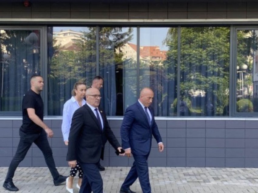 Haradinaj i vetëm te Osmani/ Latifi: PDK e LDK gabuan, Presidentja të distancohet nga politikat destruktive