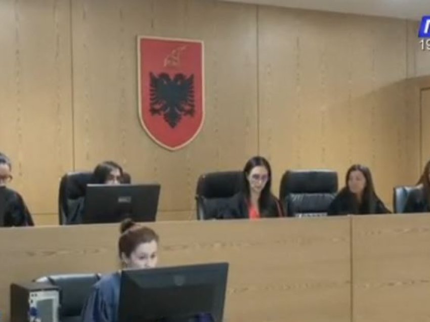 “Pavlefshmëri totale e zgjedhjeve”/ Kolegji Zgjedhor vendosi rinumërimin e 18 kutive në Kuçovë, avokati i Lefter Maliqit: KQZ, institucion i kapur politikisht