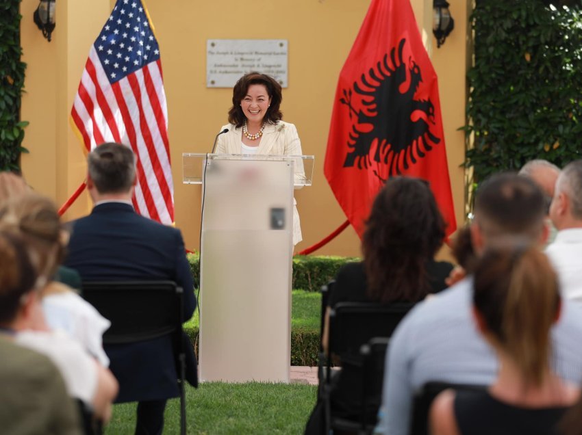“Shqiptarët më pritën me ‘bukë e kripë e zemër’”, Yuri Kim me mesazh për Ambasadën Amerikane në Tiranë: Tregoni mikpritje për pasardhësin tim
