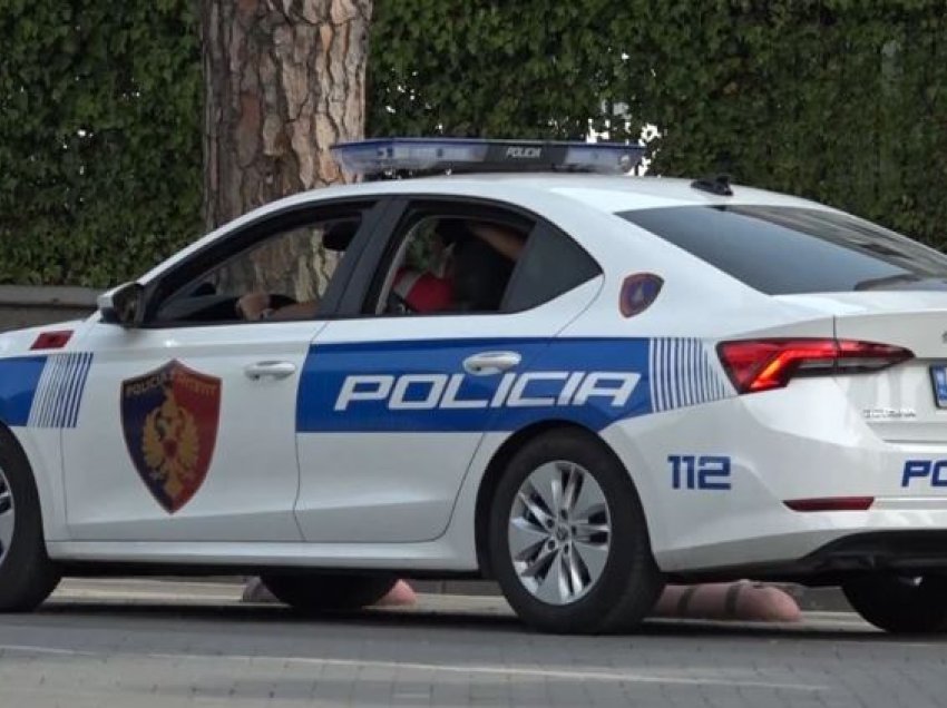 Tentuan të vidhnin një kioskë në Tiranë, arrestohet 20-vjeçari, nën hetim dy të mitur