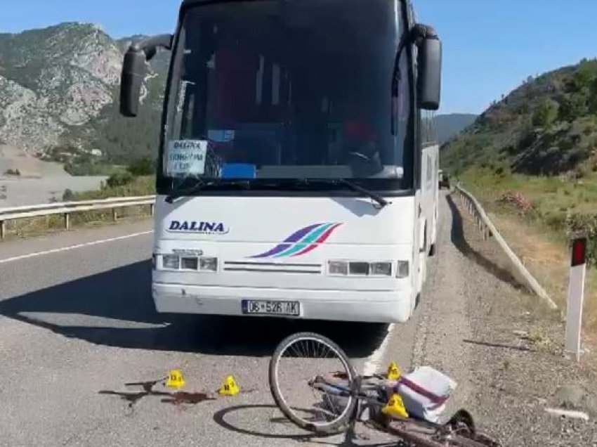 Aksident i rëndë në aksin Milot-Rrëshen/ Autobusi përplas për vdekje një person me biçikletë