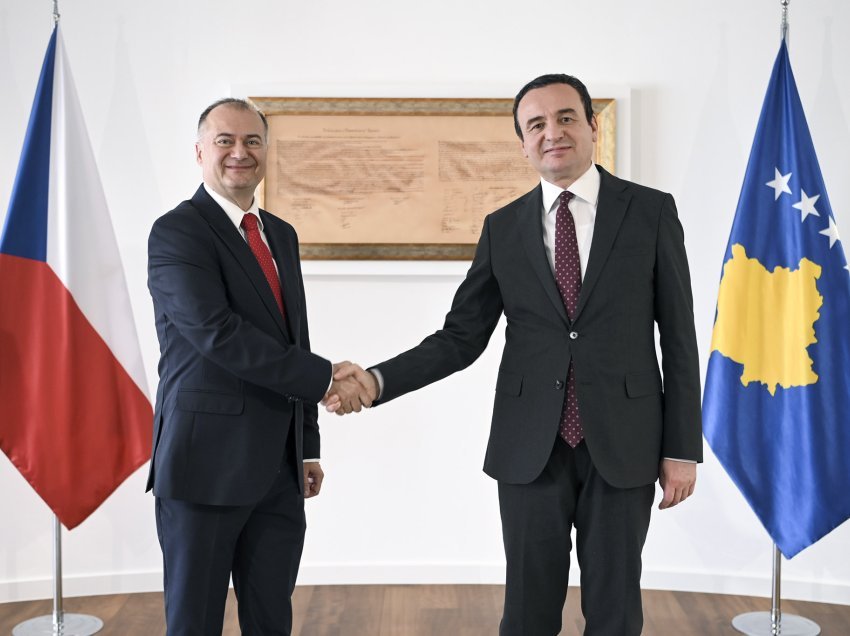 Kryeministri Kurti priti në takim lamtumirës ambasadorin çek në Kosovë