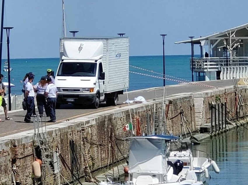 Aksident i rëndë në Itali, shqiptari përplas për vdekje me furgon një të moshuar