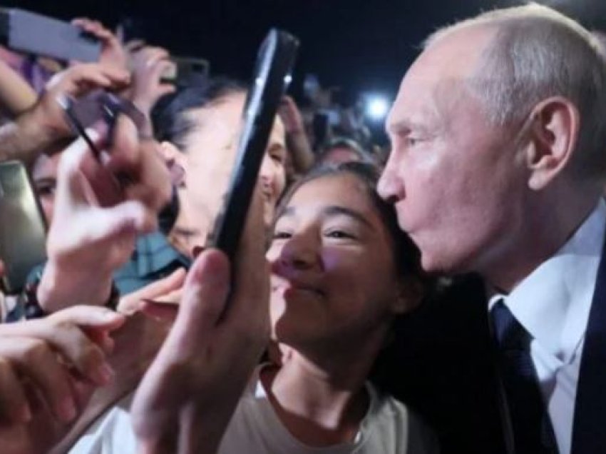 Pamjet: Analisti rus thotë se Putin përdori sozinë në paraqitjen në Dagestan 
