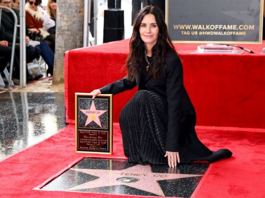 Pse djemtë e “Friends” nuk ishin prezentë kur ‘Monica’ vendosi yllin e saj në “Walk of Fame”? 