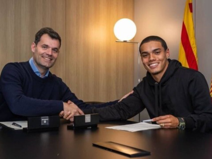 Djali i Ronaldinhos firmos me skuadrën e Barcelonës