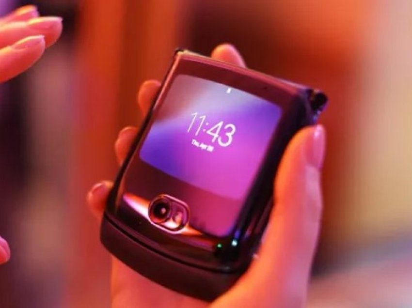 Motorola: Një version i ri i palosshëm i smartfonit Razr do të vijë këtë vit