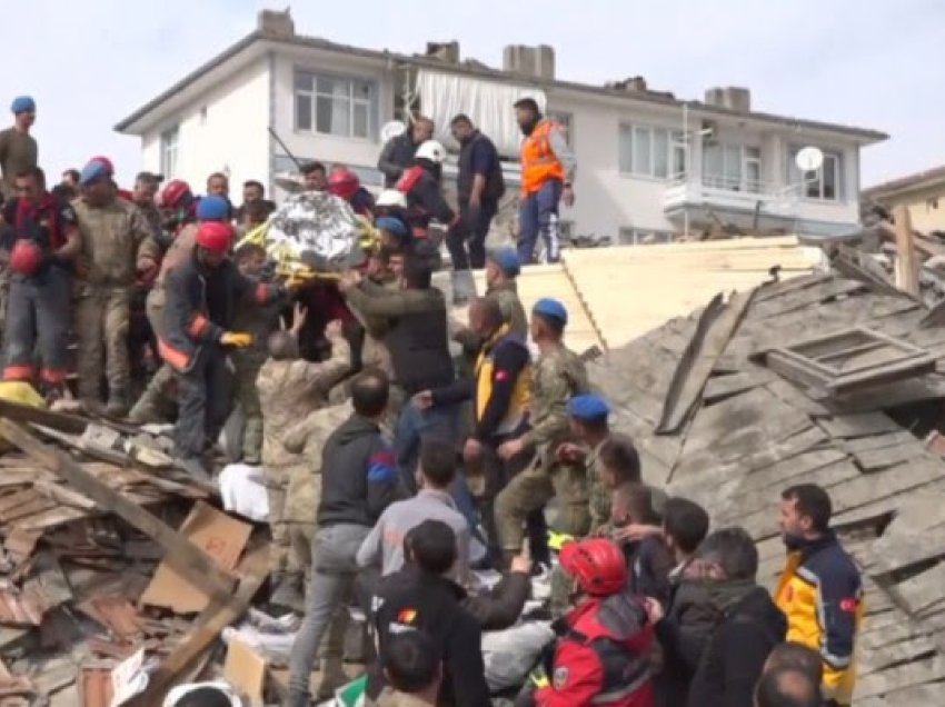 ​Mbi 210 mijë ndërtesa të shembura ose të dëmtuara rëndë nga tërmeti në Turqi