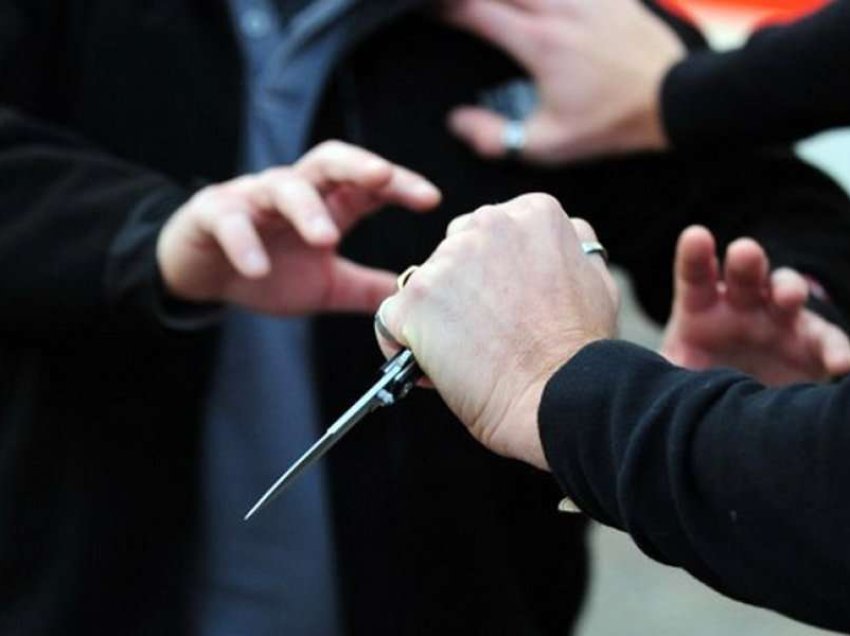 Prishtinë: Dy persona tentohen të vriten me thikë, njëri prej tyre i mitur