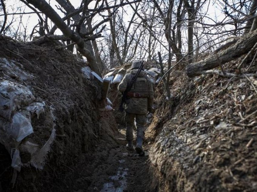  Kievi thotë se forcat e saj po mbahen në betejën ‘djallëzore’ të Bakhmutit