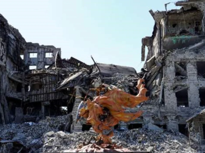 Opozita ruse: Zyrtarët e “mbrojtjes” po përfitojnë nga rindërtimit në Mariupol