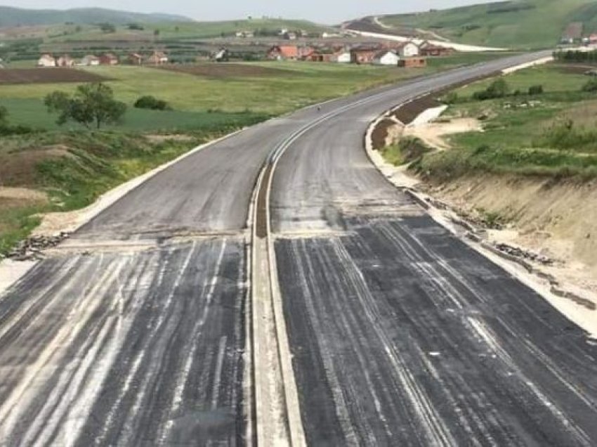 Ministri i Infrastrukturës tregon pse rrugët për në Mitrovicë, Pejë dhe Gjilan nuk kanë përfunduar “kurrë”