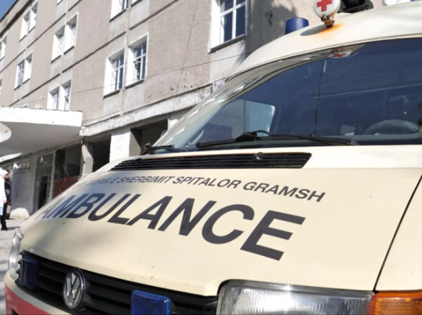 Dhunoi mjekun e Spitalit në Gramsh, arrestohet agresori 59-vjeçar