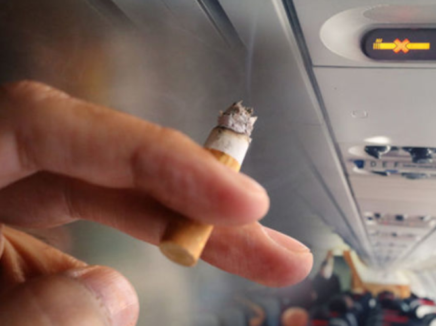 A e dini pse aeroplanët kanë tavllë kur pirja e duhanit është e ndaluar?