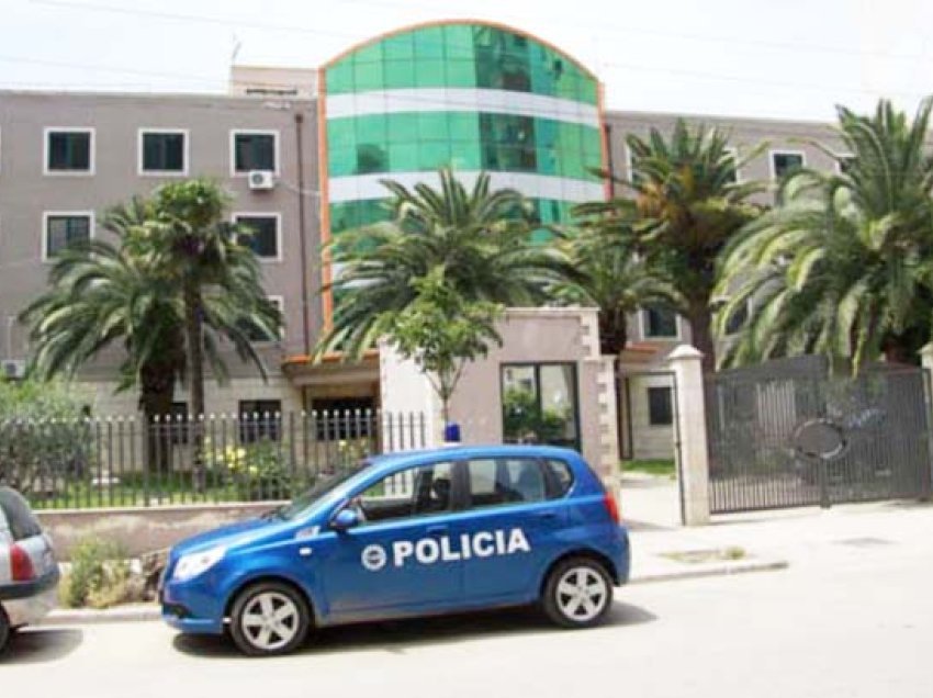 Njëri në pranga për vjedhje, një tjetër për dhunë në familje, 3 të arrestuar në Durrës