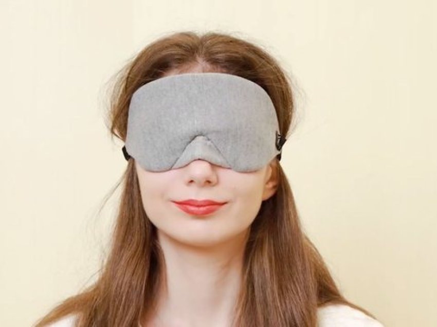 Ka përfitime të jashtëzakonshme, pse ekspertët sugjerojnë mbajtjen e maskës së syve kur flini