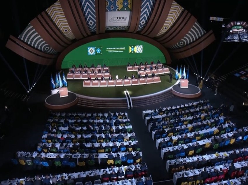 FIFA suspendon dy federata për shkak të ndërhyrjeve politike