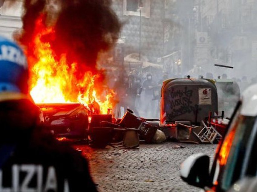 Përplasjet mes tifozëve të Napolit dhe Eintrahtit, në pranga 7 ultras