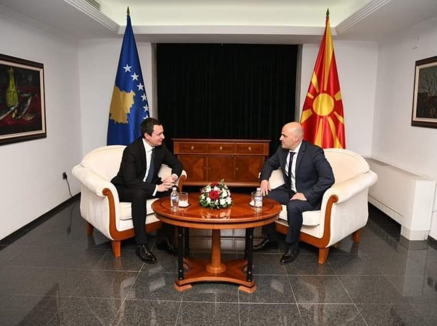 Kurti takohet me kryeministrin e Maqedonisë së Veriut para takimit me Vuçiqin