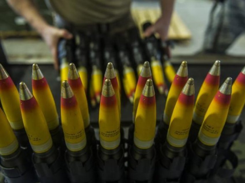 Ministria britanike e Mbrojtjes: Rusia po përpiqet të dezinformojë rreth municionit që po dërgojmë në Ukrainë