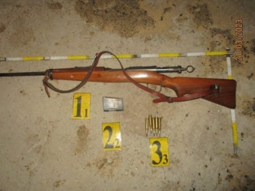 Suharekë: Sekuestrohet një pushkë nga një i mitur në stallë bagëtish