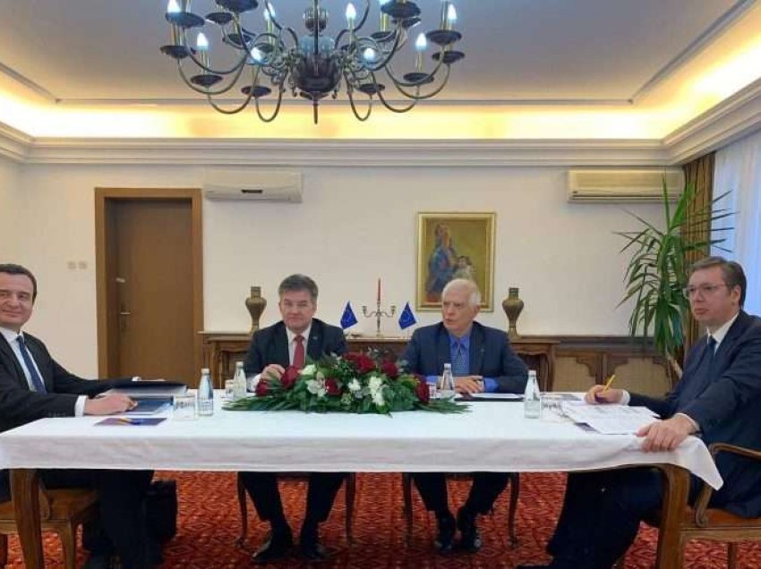 “Befason” analisti serb: Serbia e ka njohur Kosovën, kjo është arsyeja pse Vuçiq nuk nënshkroi në Ohër