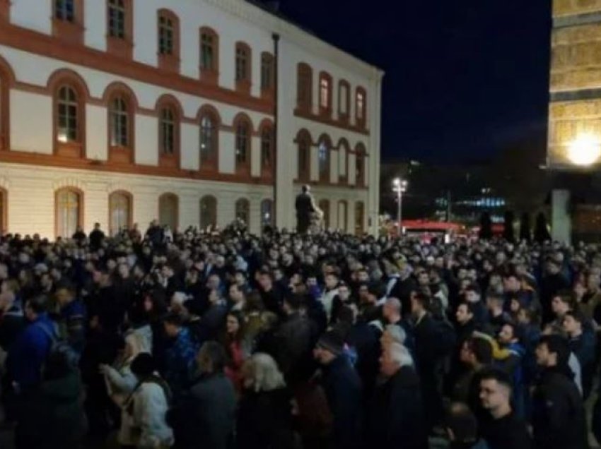 Studentët serbë marrin pjesë në bllokadat e institucioneve, shkak plani për Kosovën